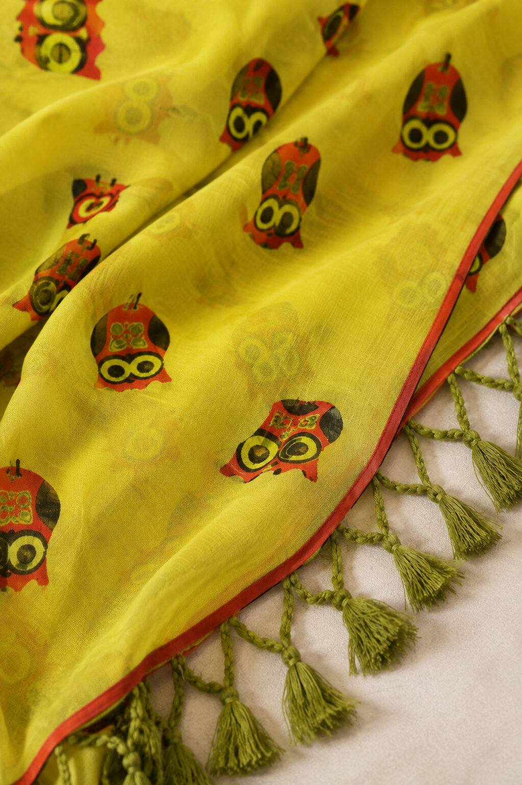 Yellow Green Mul Cotton Saree with Owl Motifs & Tassel Pallu - Image 3