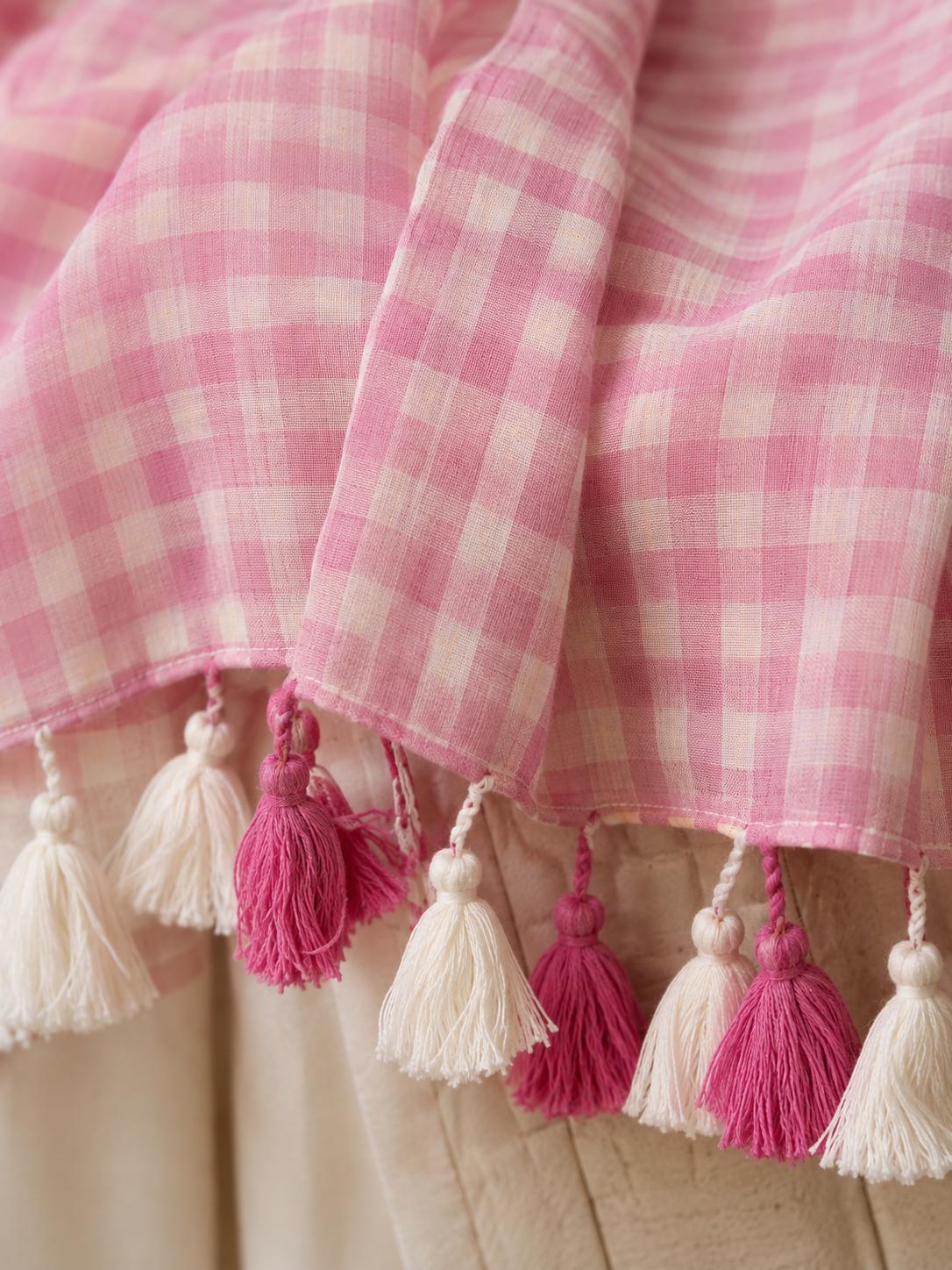 Pink Checks — Pink & White Mul Cotton Saree with Tassel Border - Image 3